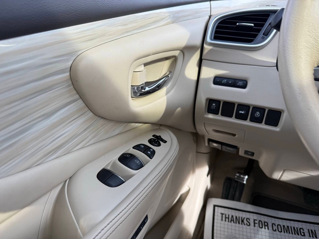 Nissan Murano Vehicle Full-screen Gallery Image 31