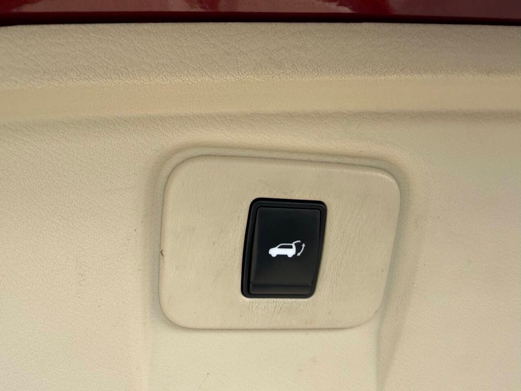 Nissan Murano Vehicle Full-screen Gallery Image 40