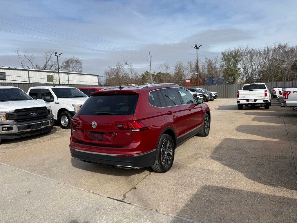 Volkswagen Tiguan Vehicle Full-screen Gallery Image 05