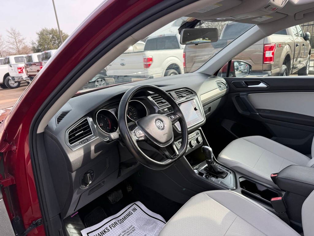 Volkswagen Tiguan Vehicle Full-screen Gallery Image 06