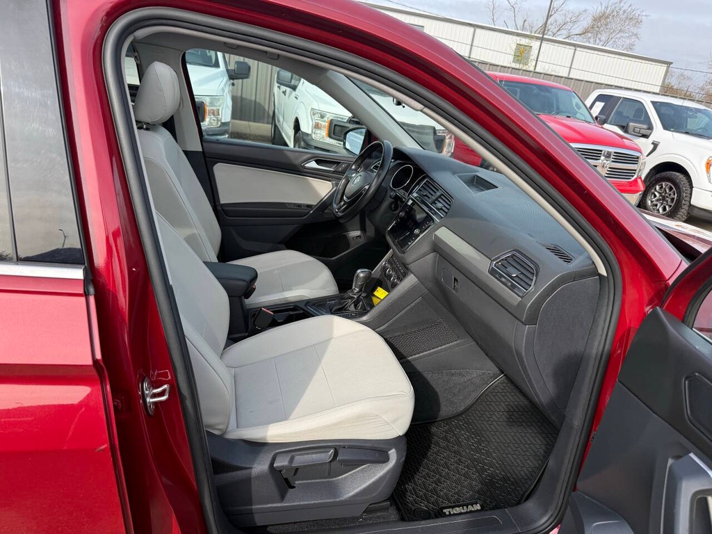 Volkswagen Tiguan Vehicle Full-screen Gallery Image 10