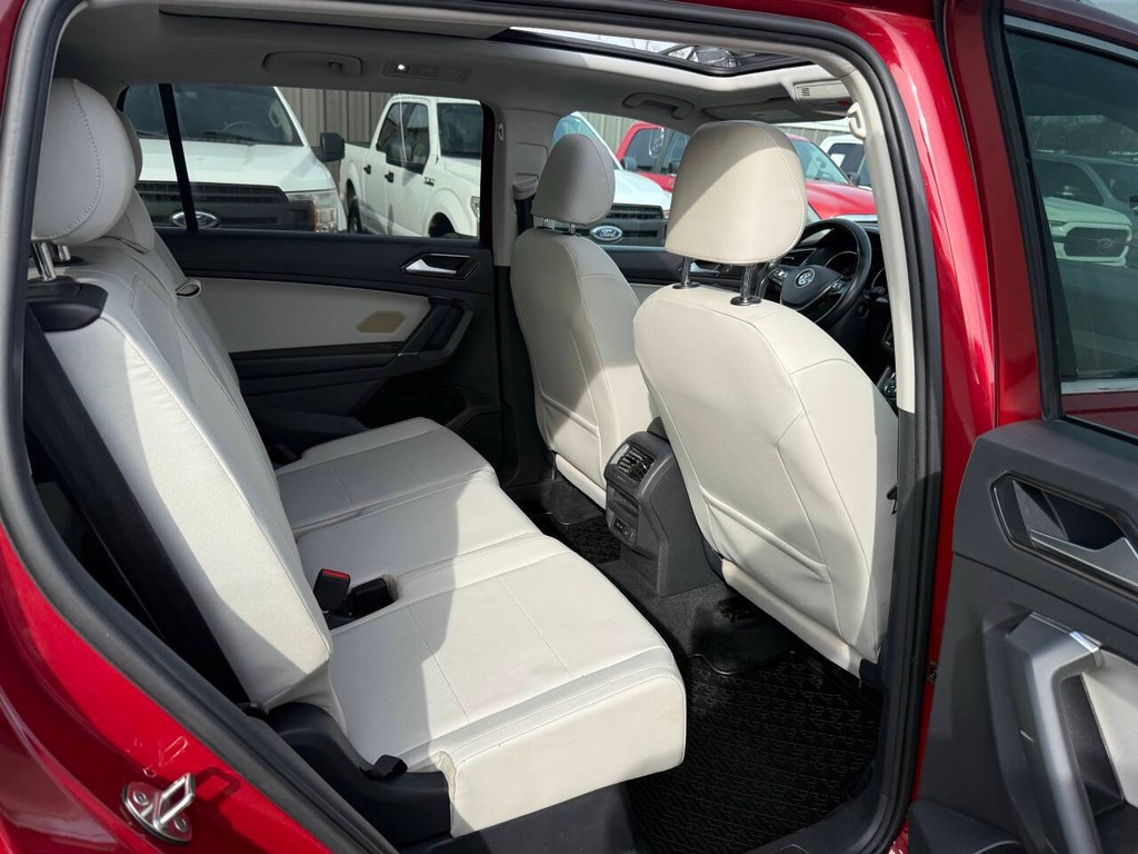 Volkswagen Tiguan Vehicle Full-screen Gallery Image 16