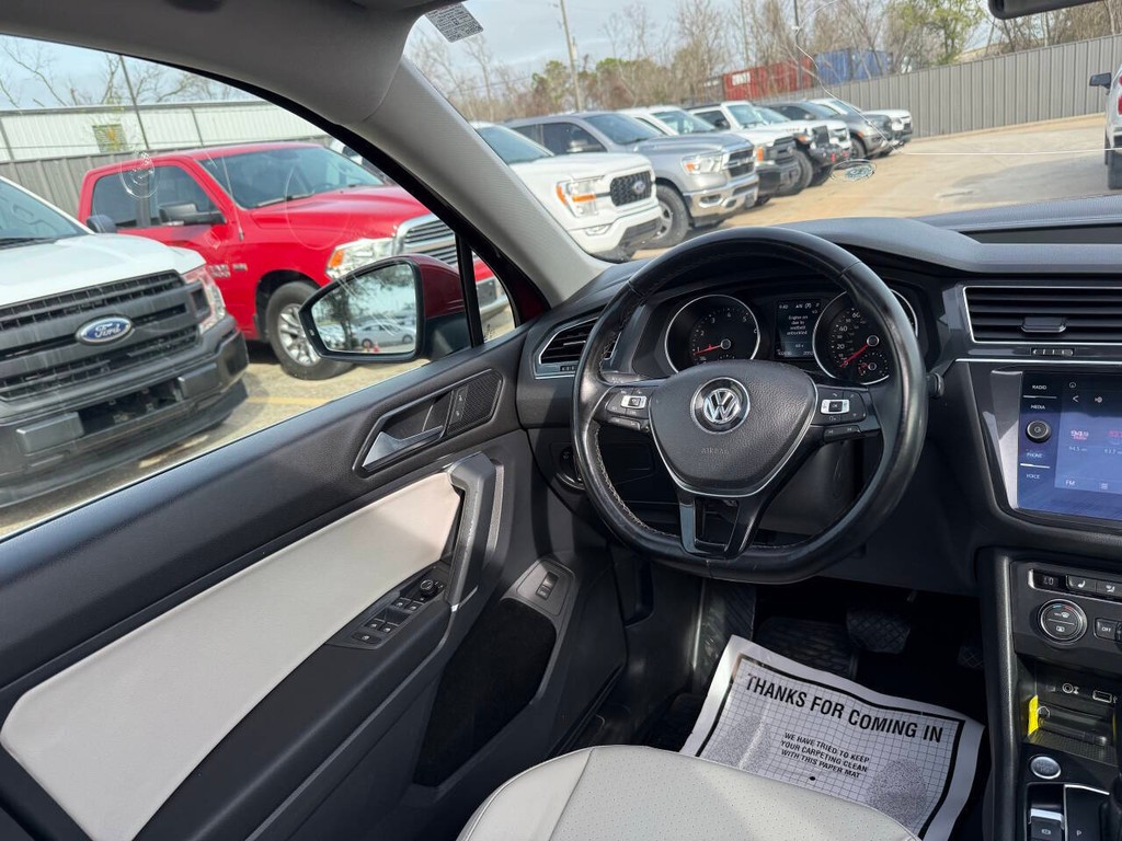 Volkswagen Tiguan Vehicle Full-screen Gallery Image 21