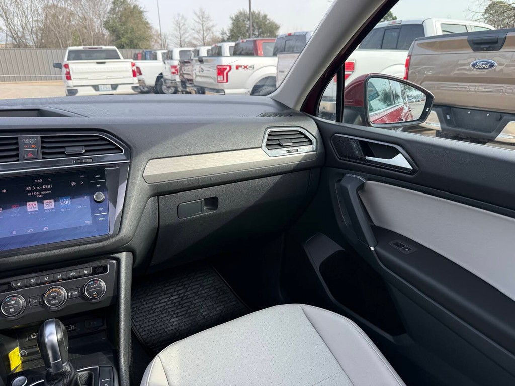 Volkswagen Tiguan Vehicle Full-screen Gallery Image 22