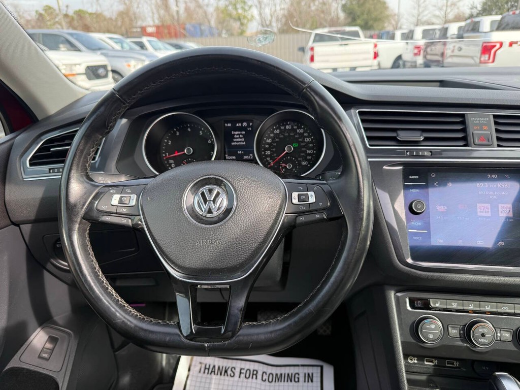 Volkswagen Tiguan Vehicle Full-screen Gallery Image 24