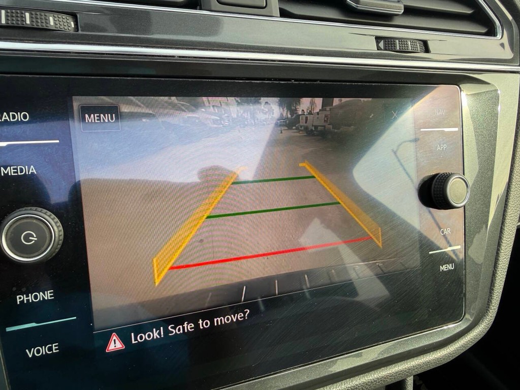 Volkswagen Tiguan Vehicle Full-screen Gallery Image 27