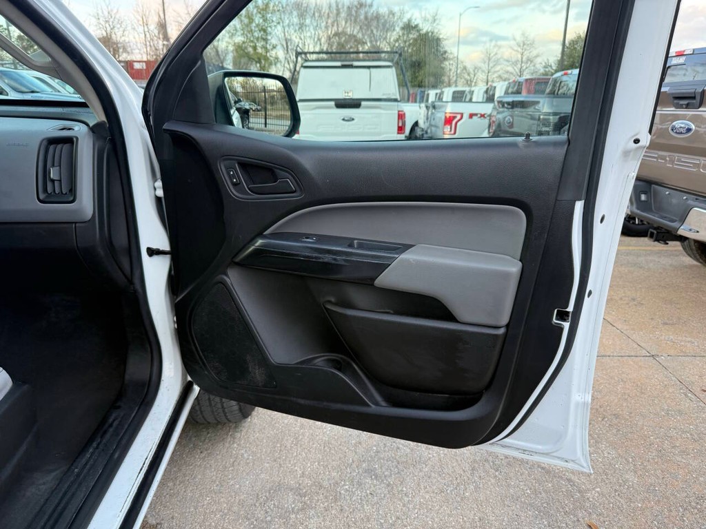 Chevrolet Colorado Vehicle Full-screen Gallery Image 11