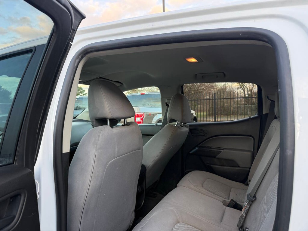 Chevrolet Colorado Vehicle Full-screen Gallery Image 12