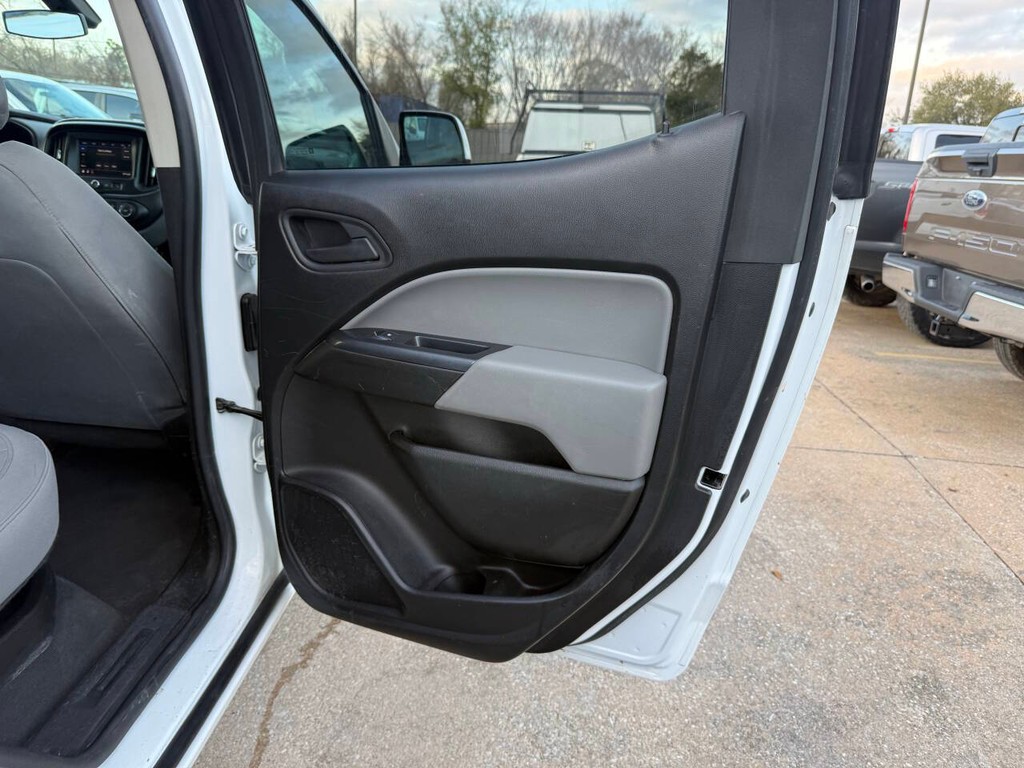 Chevrolet Colorado Vehicle Full-screen Gallery Image 16