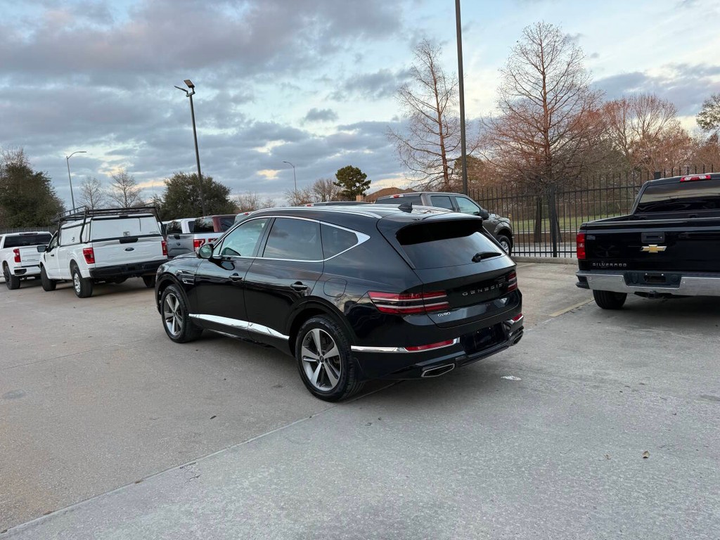 Genesis GV80 Vehicle Full-screen Gallery Image 04