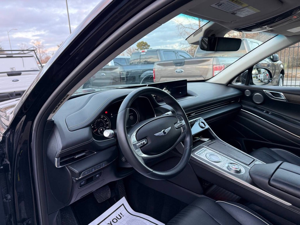 Genesis GV80 Vehicle Full-screen Gallery Image 06