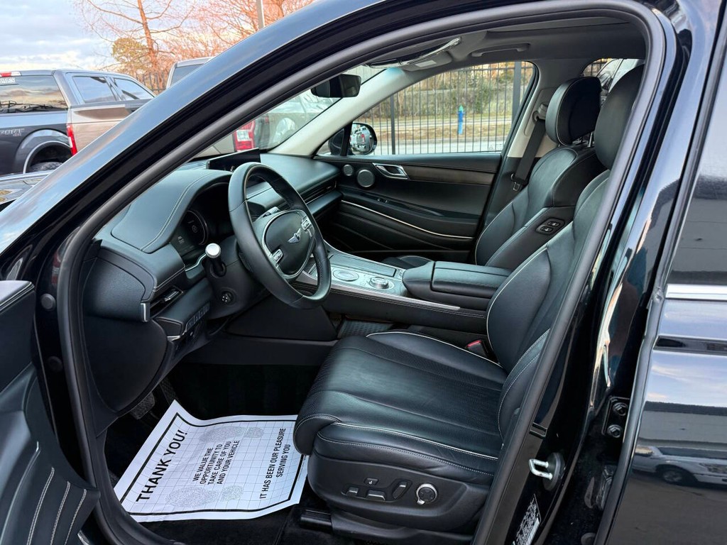 Genesis GV80 Vehicle Full-screen Gallery Image 07