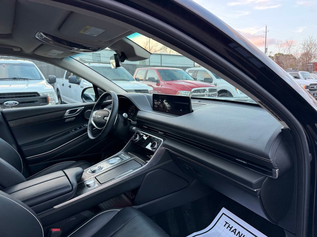 Genesis GV80 Vehicle Full-screen Gallery Image 09