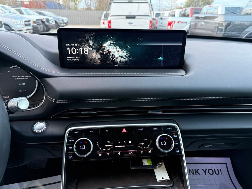 Genesis GV80 Vehicle Full-screen Gallery Image 24