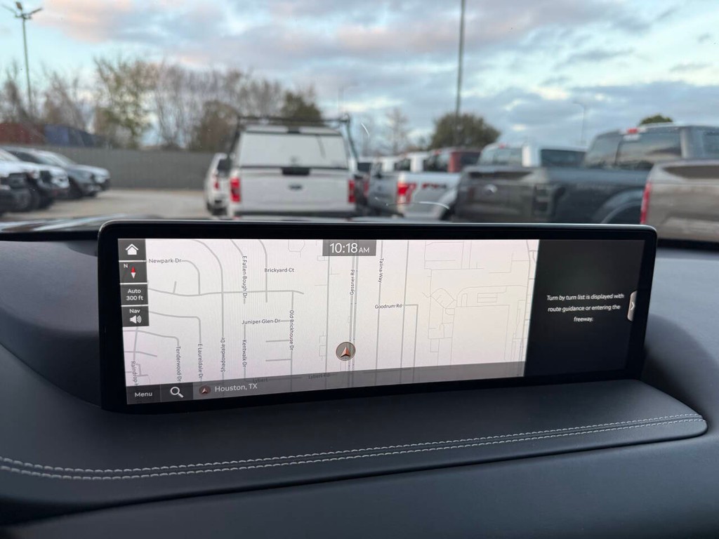 Genesis GV80 Vehicle Full-screen Gallery Image 25