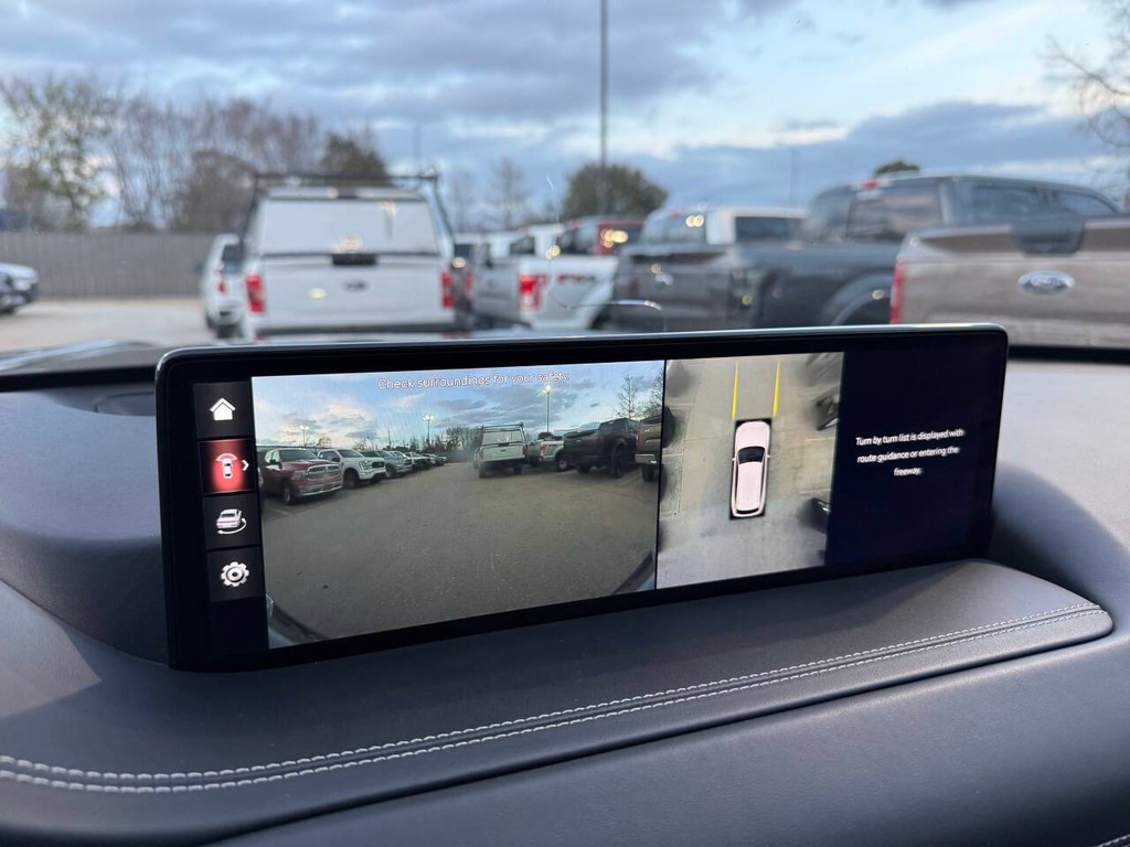 Genesis GV80 Vehicle Full-screen Gallery Image 26