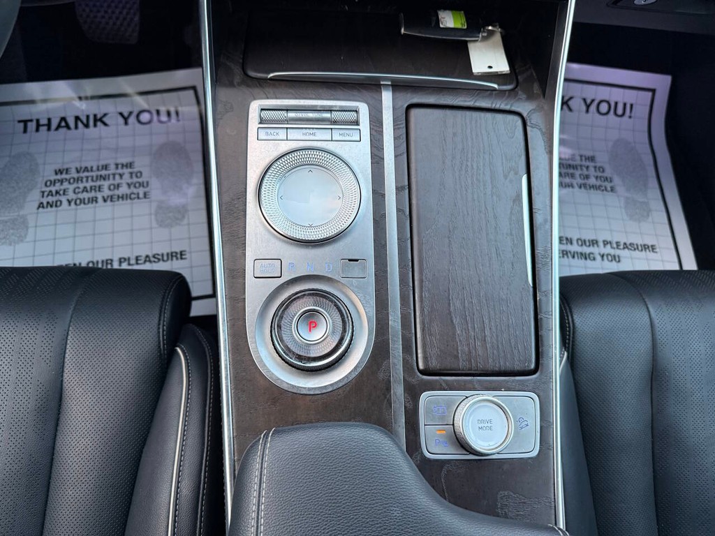 Genesis GV80 Vehicle Full-screen Gallery Image 28