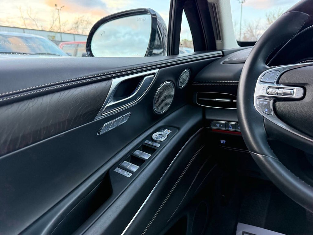 Genesis GV80 Vehicle Full-screen Gallery Image 30