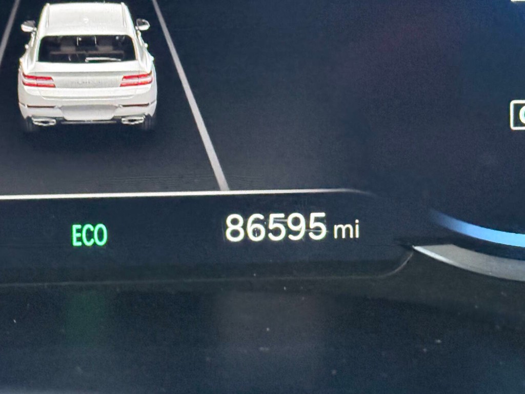 Genesis GV80 Vehicle Full-screen Gallery Image 33