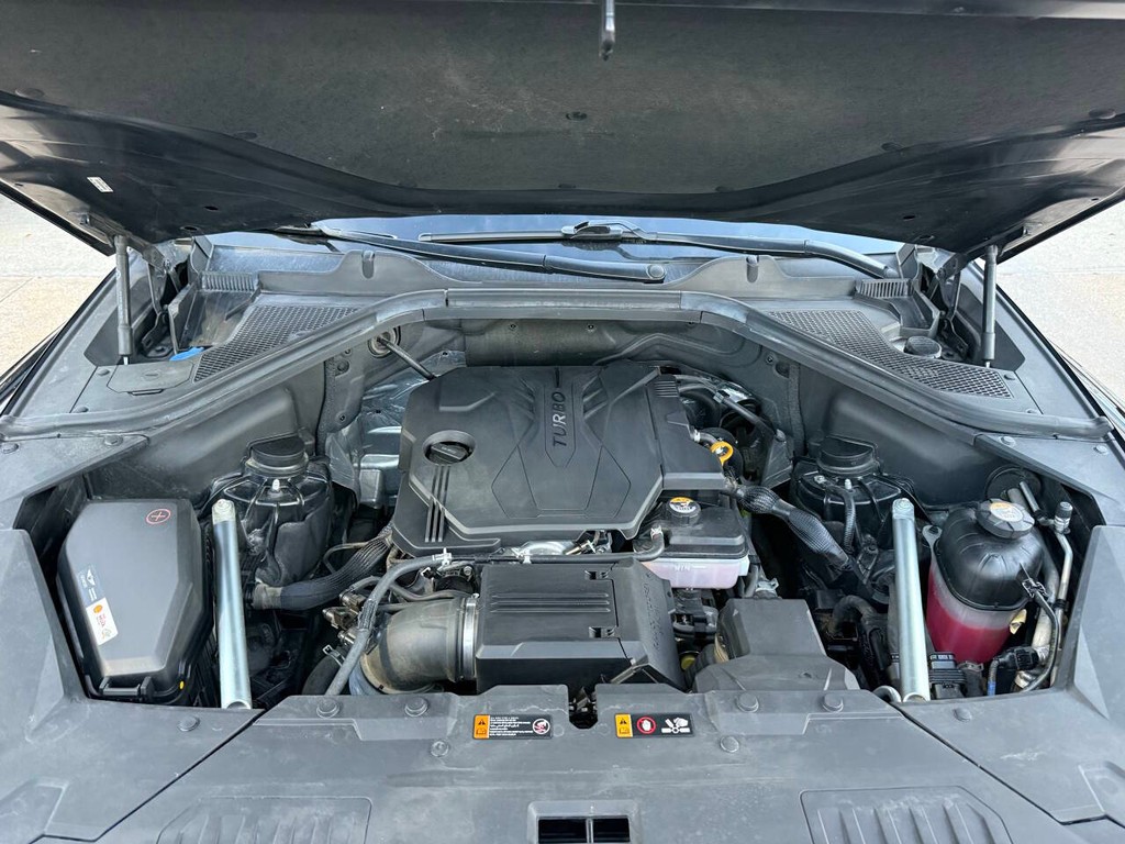 Genesis GV80 Vehicle Full-screen Gallery Image 35