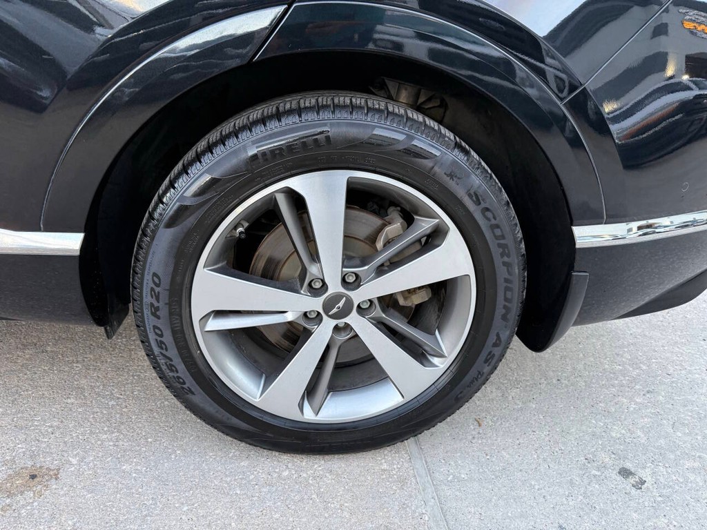 Genesis GV80 Vehicle Full-screen Gallery Image 36