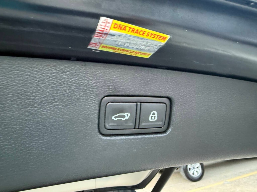 Genesis GV80 Vehicle Full-screen Gallery Image 38