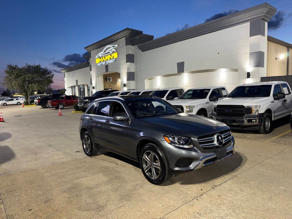 Mercedes-Benz GLC Vehicle Full-screen Gallery Image 02