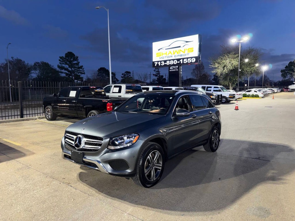 Mercedes-Benz GLC Vehicle Full-screen Gallery Image 03