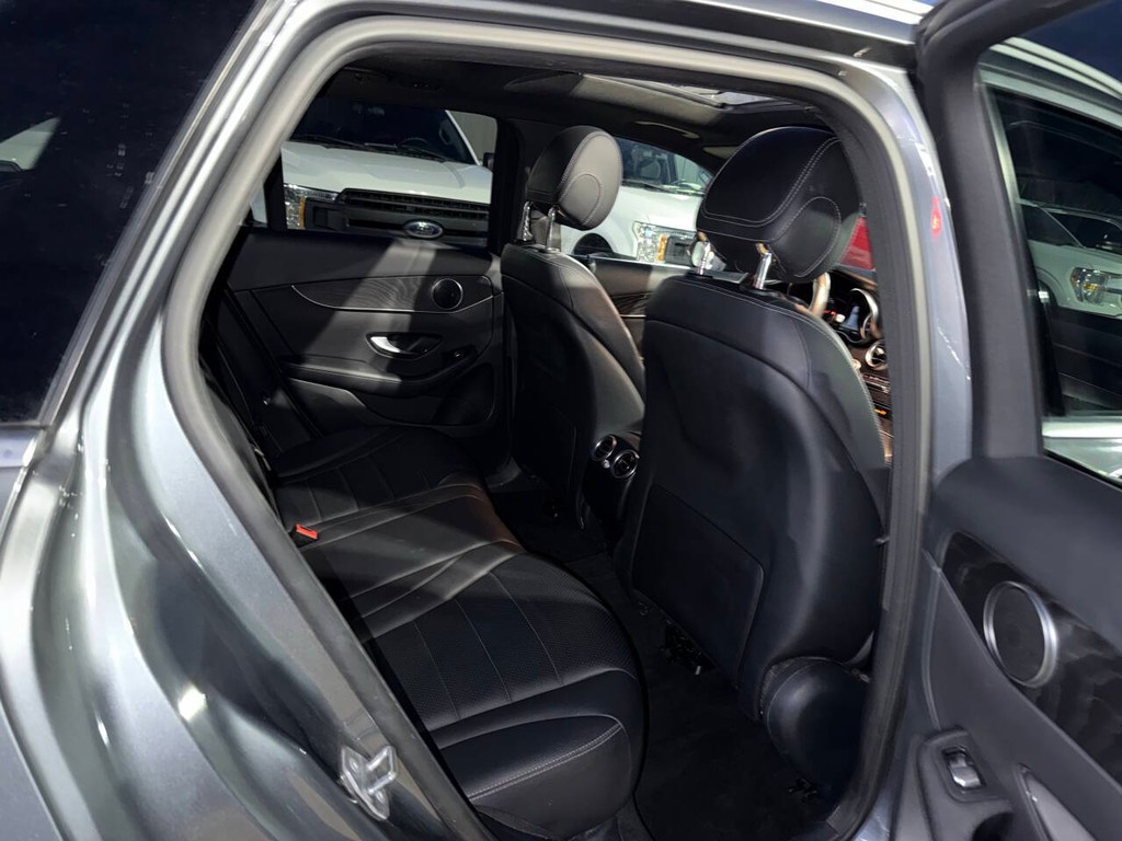 Mercedes-Benz GLC Vehicle Full-screen Gallery Image 15