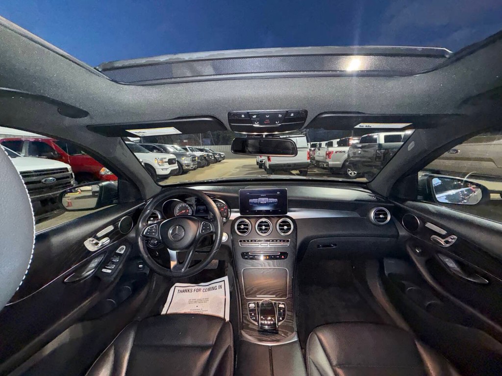 Mercedes-Benz GLC Vehicle Full-screen Gallery Image 18