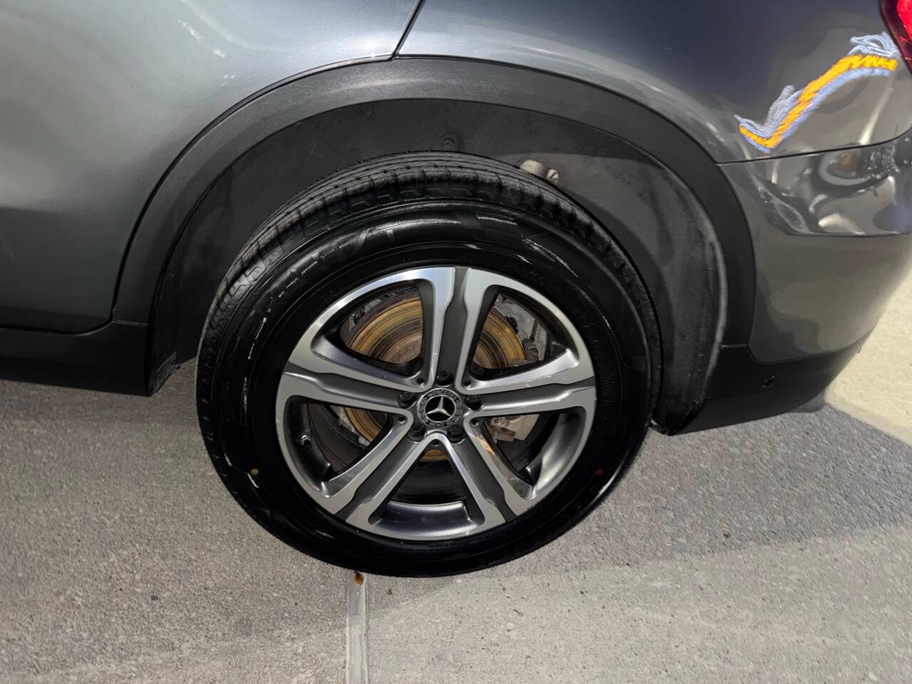 Mercedes-Benz GLC Vehicle Full-screen Gallery Image 37