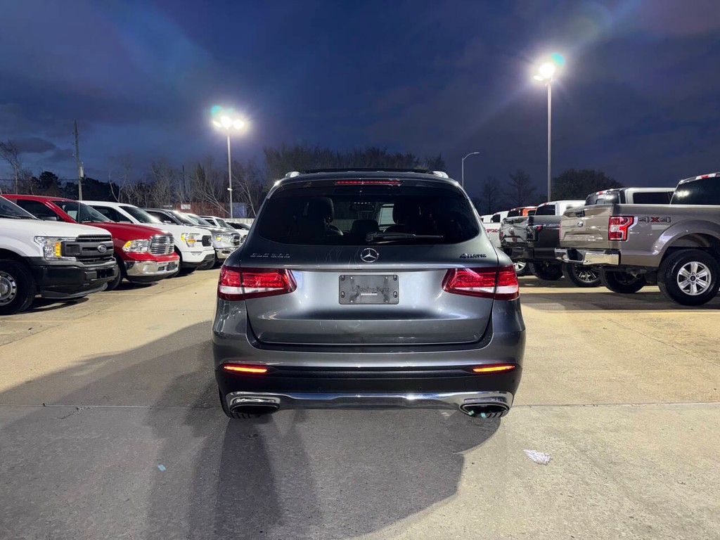 Mercedes-Benz GLC Vehicle Full-screen Gallery Image 40