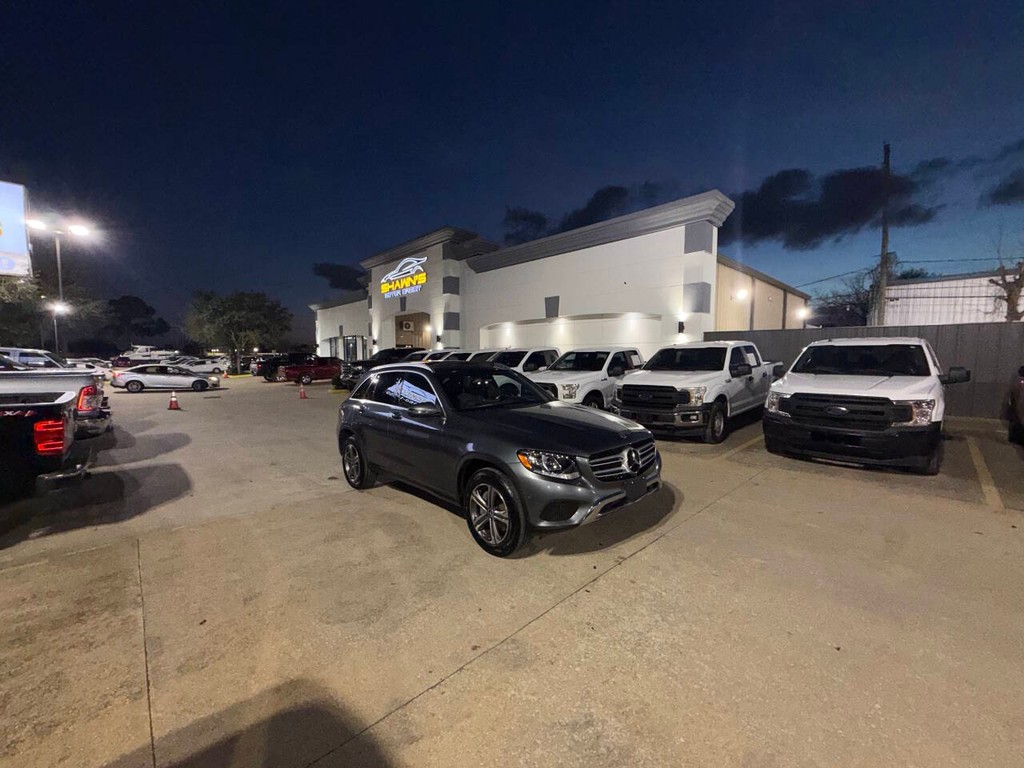 Mercedes-Benz GLC Vehicle Full-screen Gallery Image 45