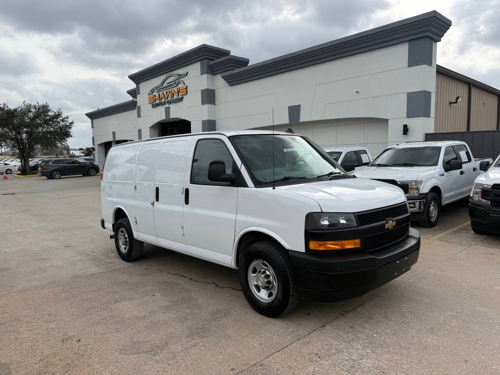 Chevrolet Express Vehicle Full-screen Gallery Image 02