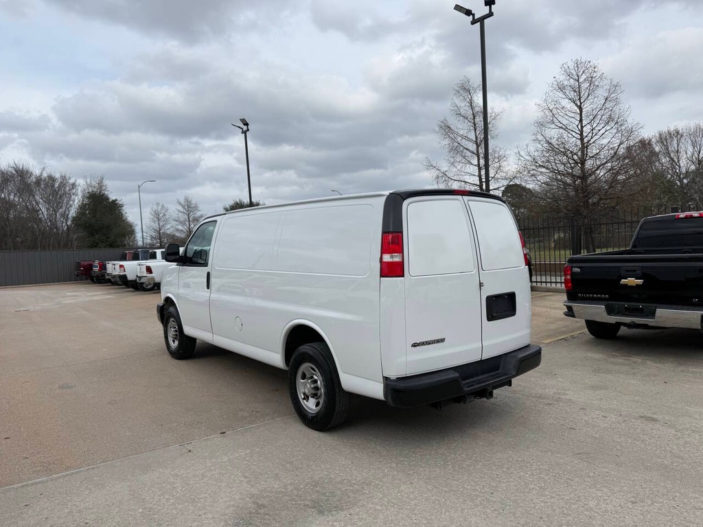 Chevrolet Express Vehicle Full-screen Gallery Image 04