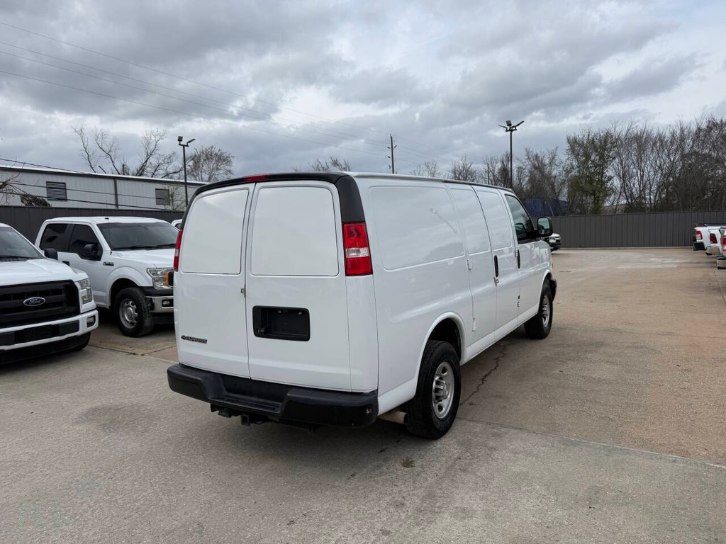 Chevrolet Express Vehicle Full-screen Gallery Image 05