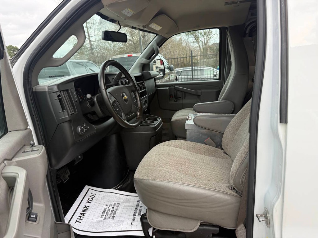 Chevrolet Express Vehicle Full-screen Gallery Image 07