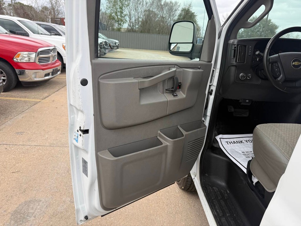 Chevrolet Express Vehicle Full-screen Gallery Image 08