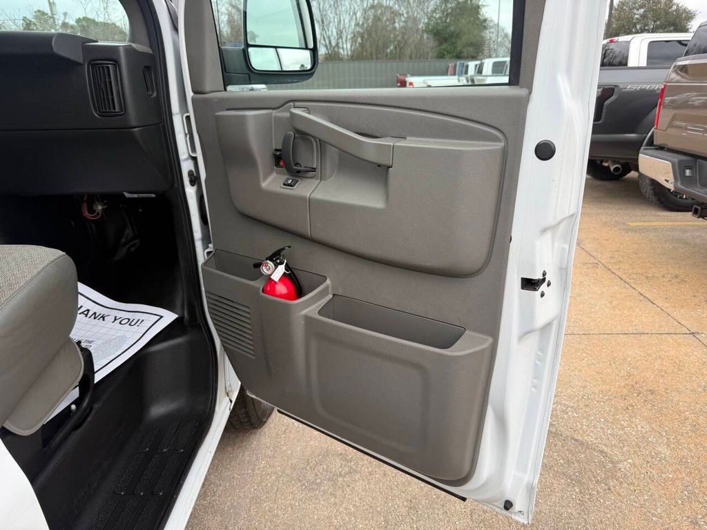 Chevrolet Express Vehicle Full-screen Gallery Image 11