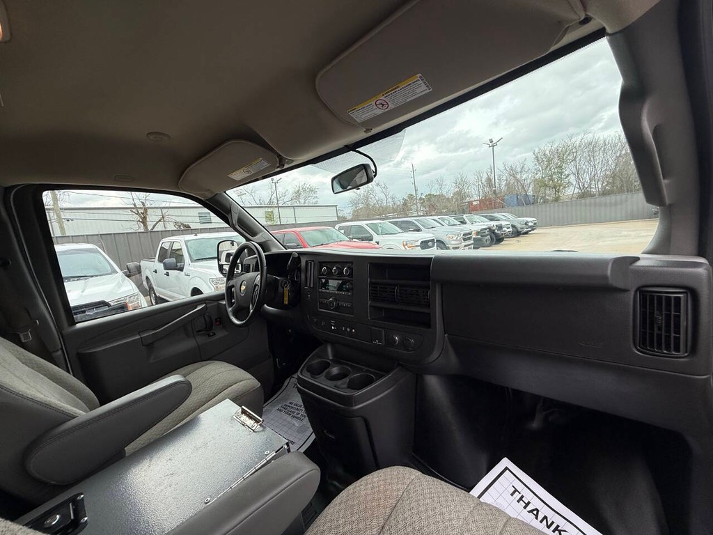 Chevrolet Express Vehicle Full-screen Gallery Image 13