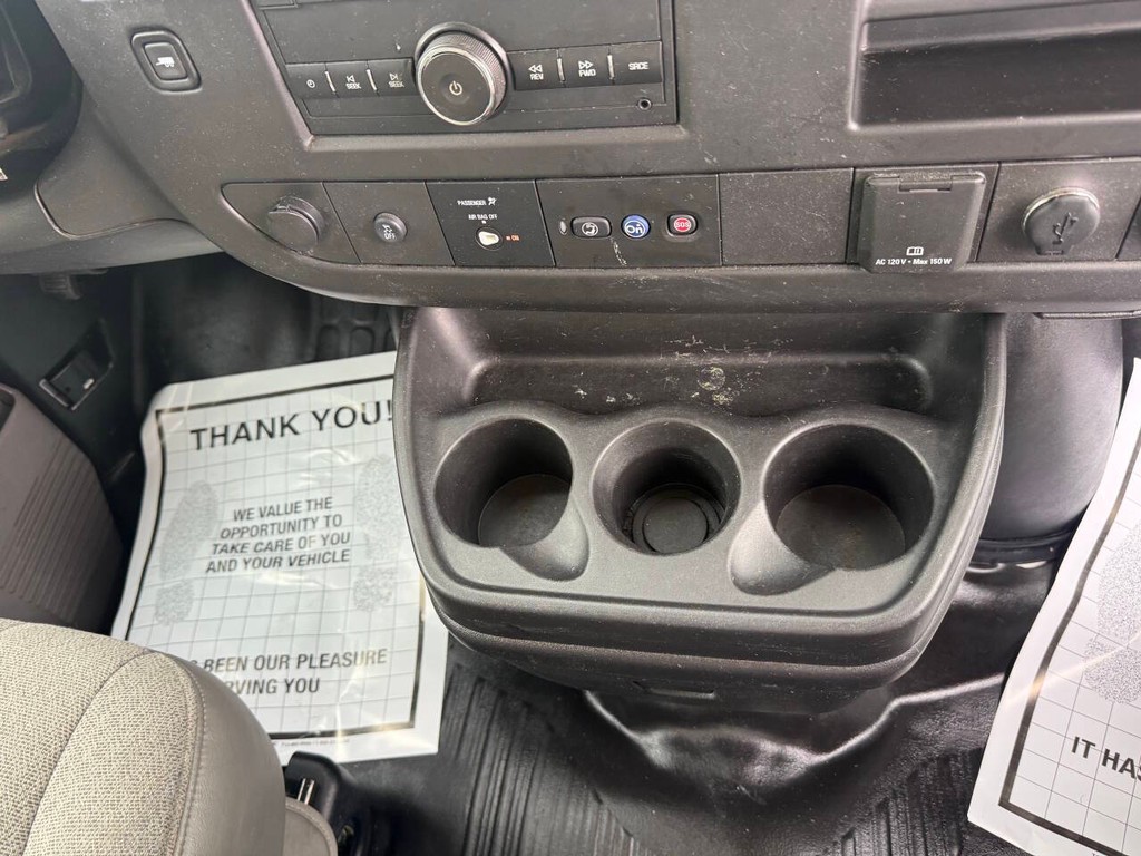 Chevrolet Express Vehicle Full-screen Gallery Image 22