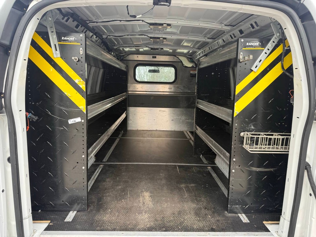 Chevrolet Express Vehicle Full-screen Gallery Image 27