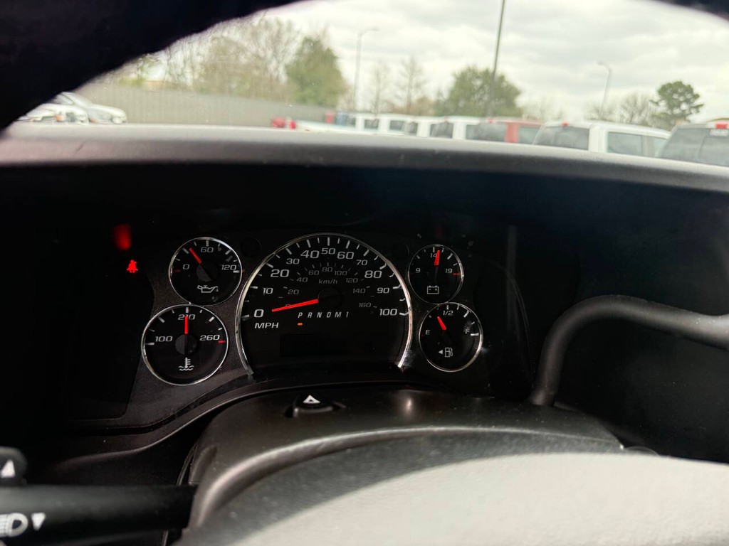 Chevrolet Express Vehicle Full-screen Gallery Image 29