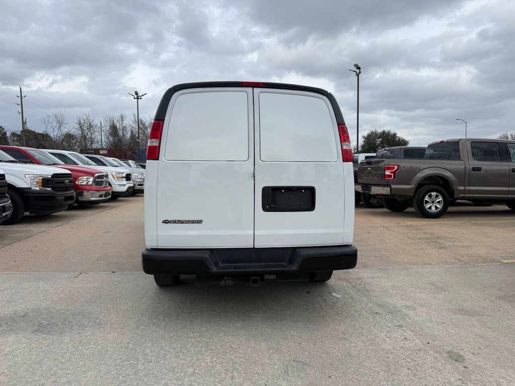 Chevrolet Express Vehicle Full-screen Gallery Image 34