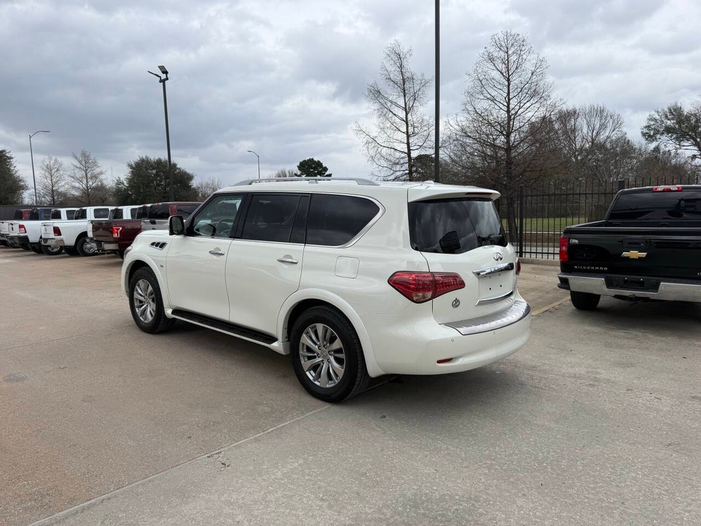 INFINITI QX80 Vehicle Full-screen Gallery Image 04