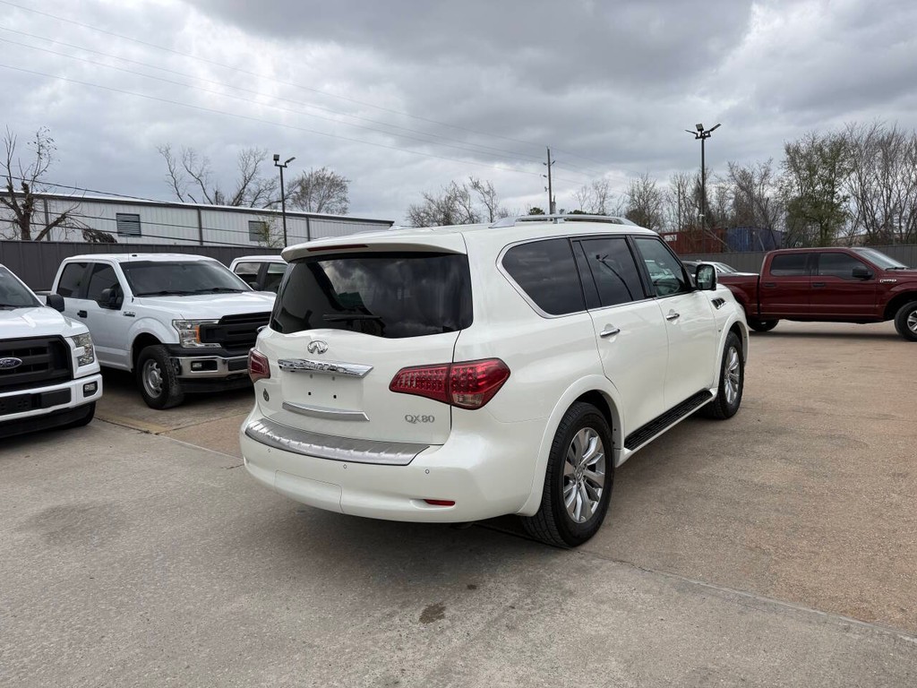 INFINITI QX80 Vehicle Full-screen Gallery Image 05