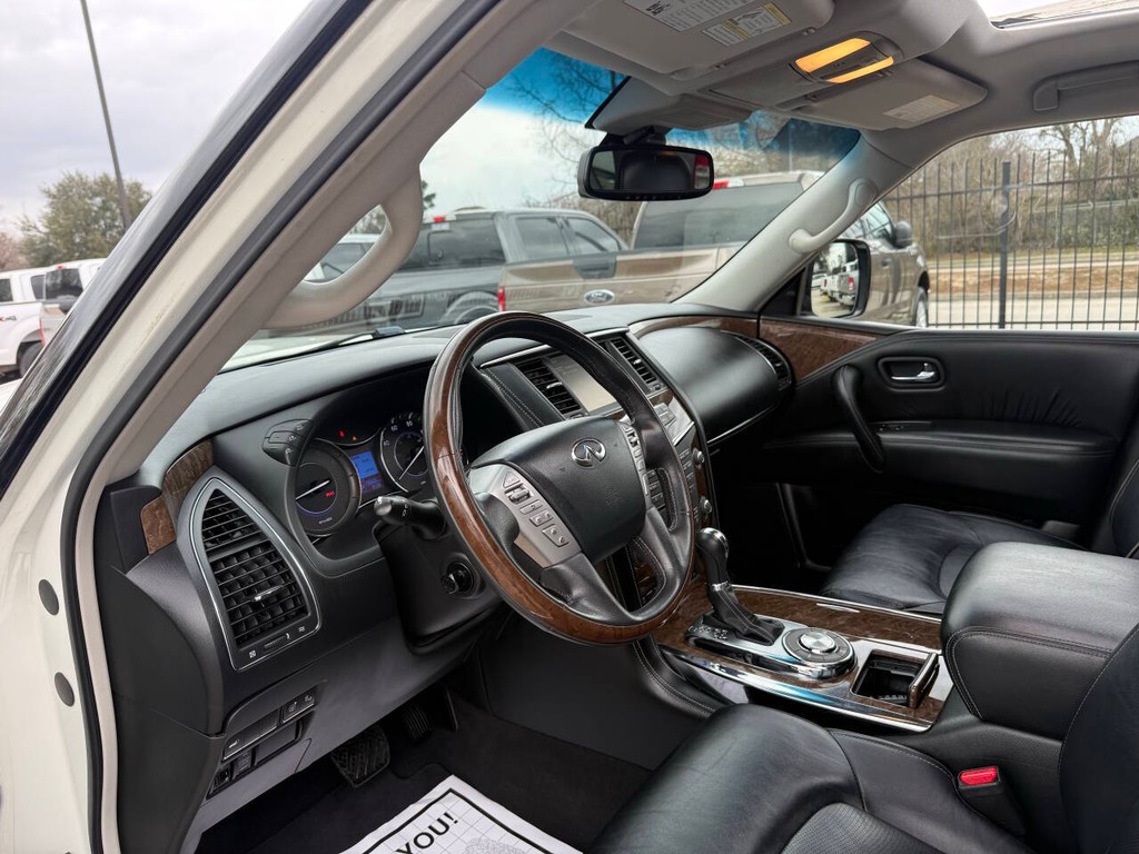 INFINITI QX80 Vehicle Full-screen Gallery Image 06