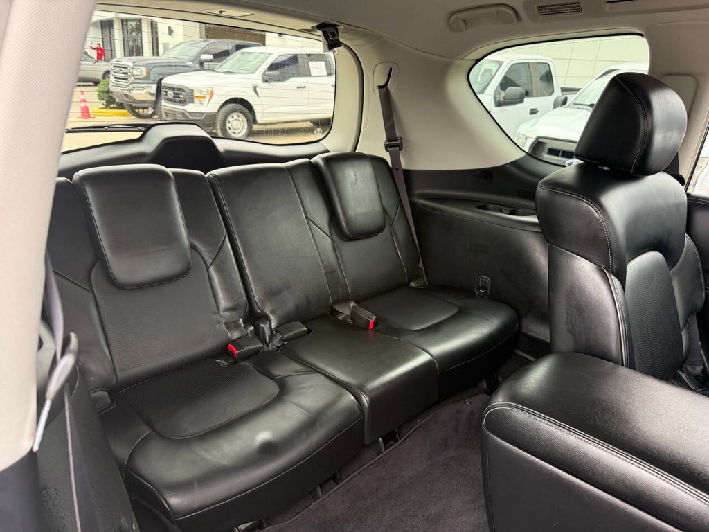 INFINITI QX80 Vehicle Full-screen Gallery Image 17