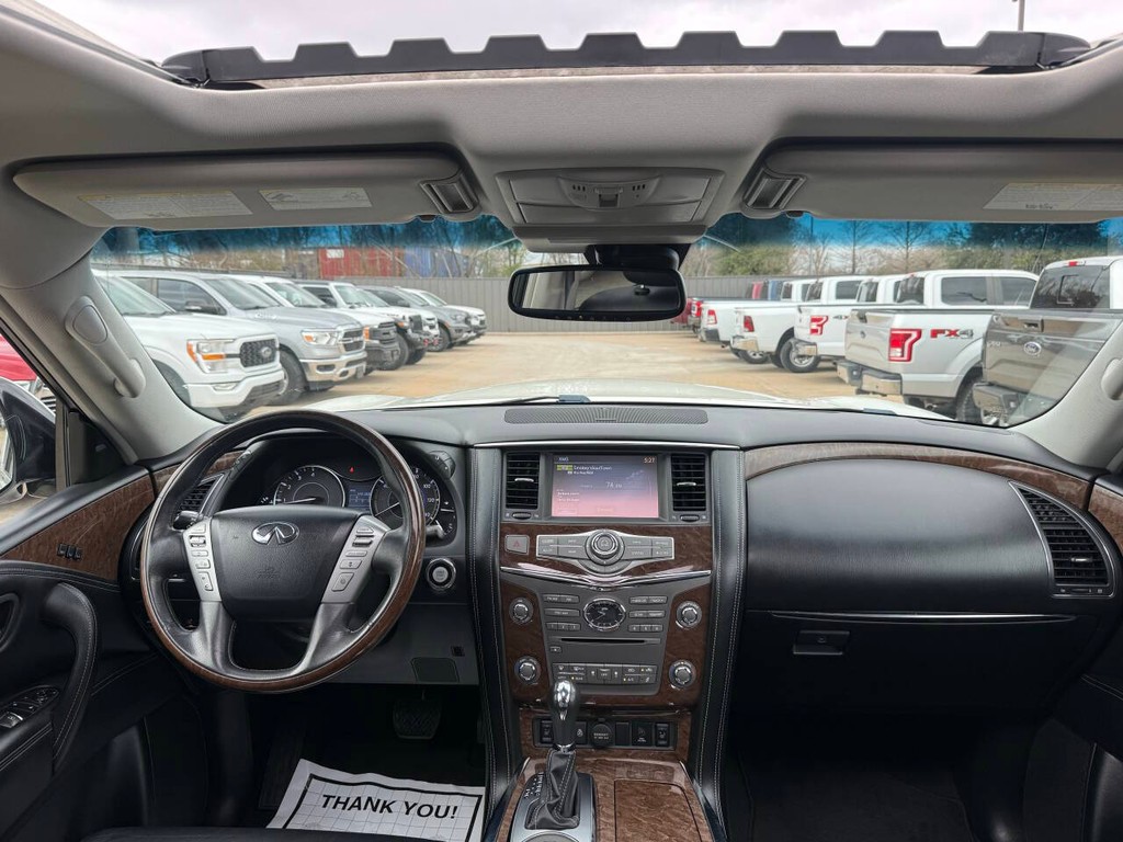 INFINITI QX80 Vehicle Full-screen Gallery Image 19