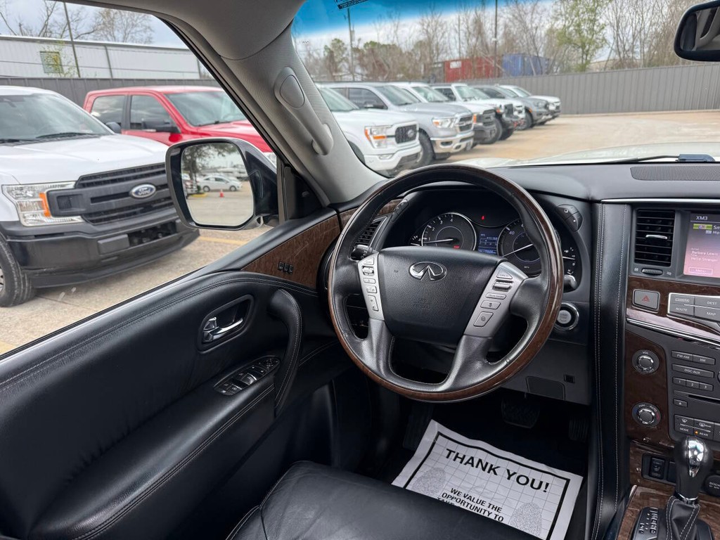 INFINITI QX80 Vehicle Full-screen Gallery Image 21